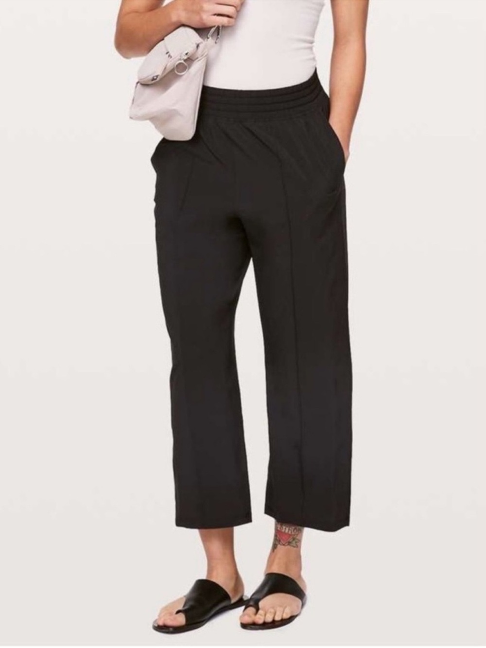 Lululemon Wanderer Crop Mid-Rise Wide Leg Pant Size 8 Black